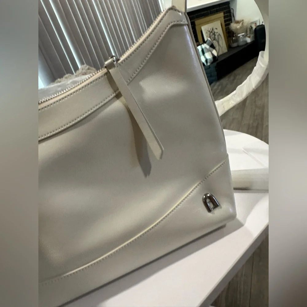 ONE DAY SALE✨  LA FESTIN luxury hobo Cream  Bag